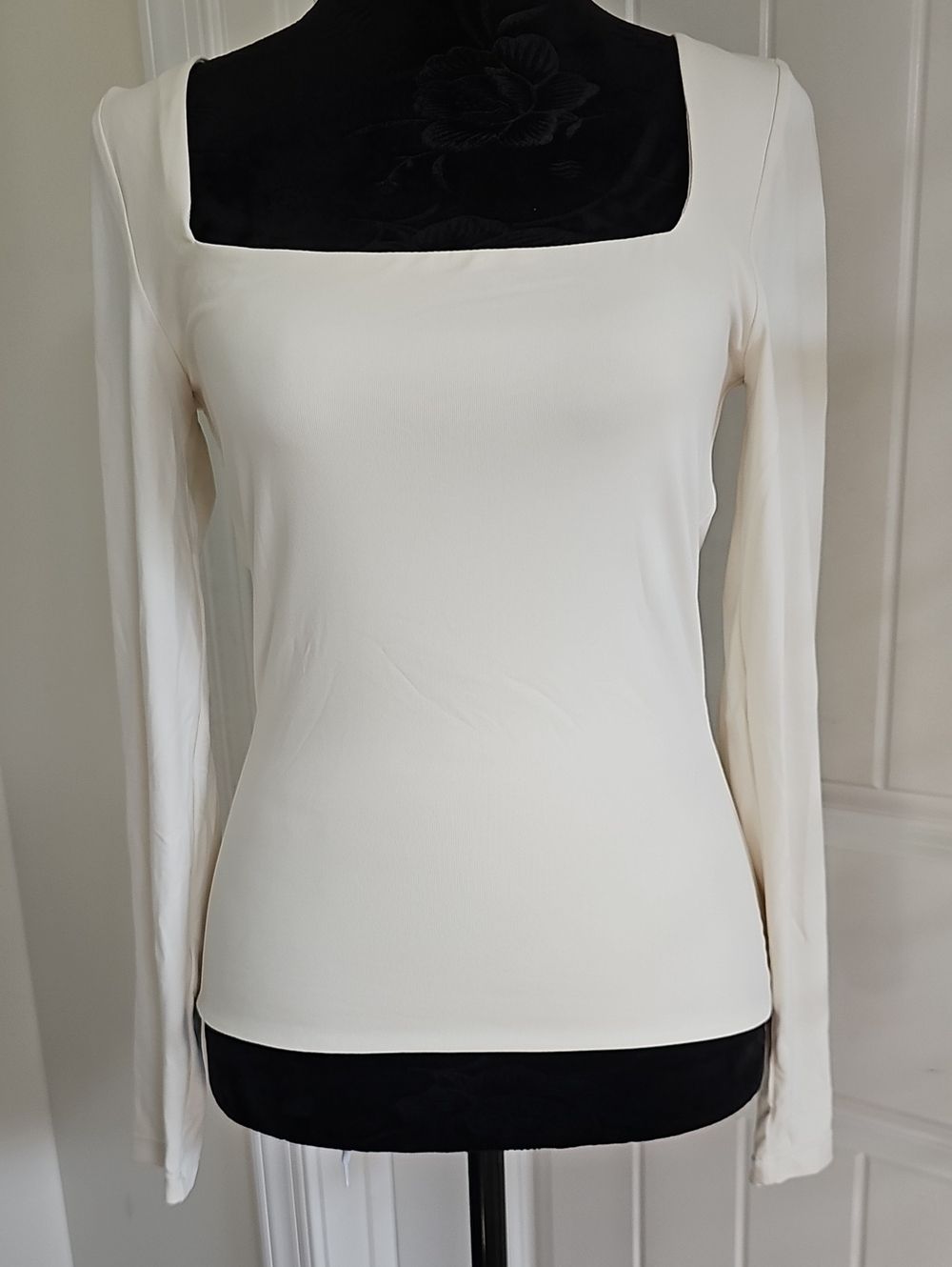 Women's Cream Square-Neck Long Sleeve Top, Small